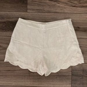 Ivory, scalloped, linen shorts! Size Large.